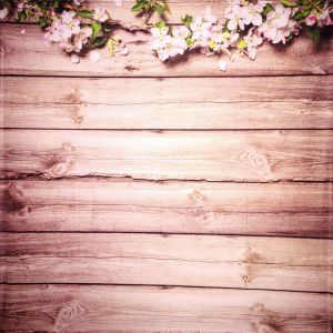 #02 - Holzwand mit Blumenranke